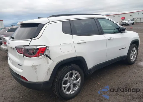 2024 Jeep Compass Latitude 4X4 z USA, uszkodzony, nr VIN 3C4NJDBN1RT118125